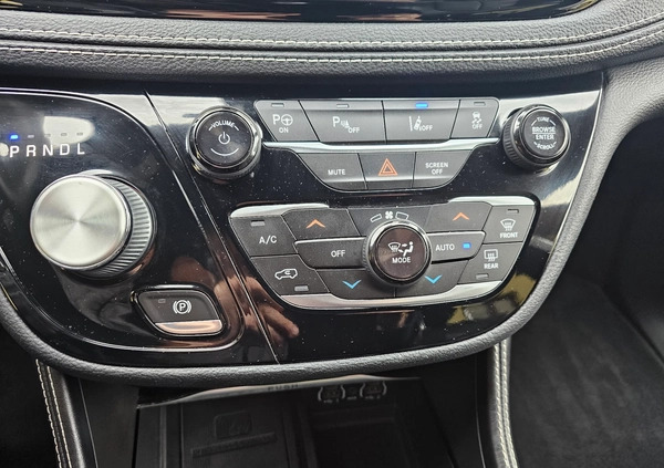 Chrysler Pacifica cena 231117 przebieg: 34463, rok produkcji 2021 z Szubin małe 742